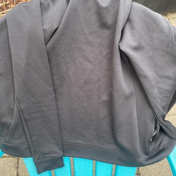 Black woman's activewear sweater - Picture 5 of 5